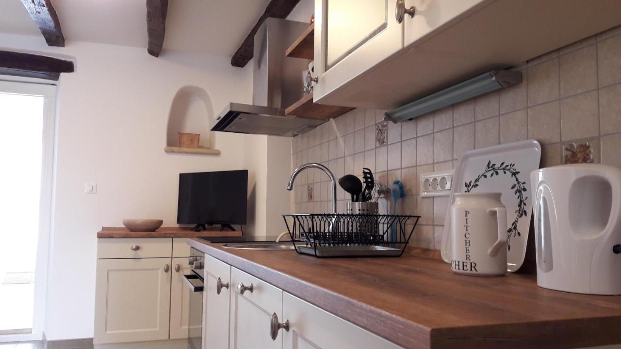Apartment Nena- Apartman Sa Posebnim Ulazom U Prizemlju, Terasom I Zelenom Okucnicom Rakotule Εξωτερικό φωτογραφία